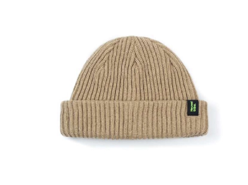 Topi Kupluk Jadi Aksesori Praktis yang Hangat dan Stylish