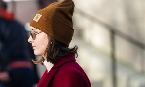 Topi Kupluk Jadi Aksesori Praktis yang Hangat dan Stylish