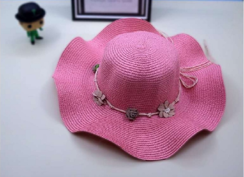 Aneka Model Topi Pantai untuk Penunjang Penampilan