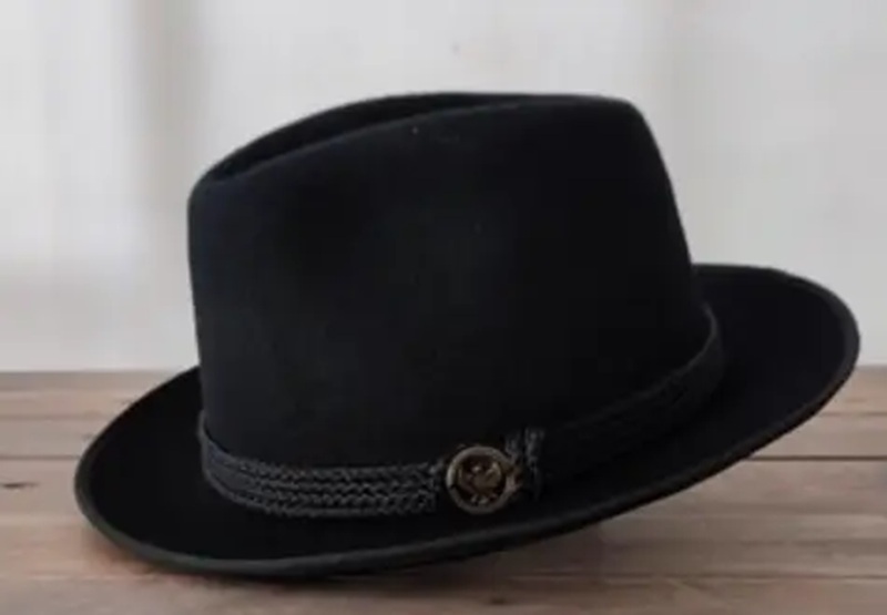 Topi Fedora Pria Gaya Stylish Bikin Tampilan Makin Keren